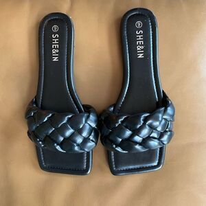 Black Puffy Braided Square Toe slides, 9
Totally on trend!